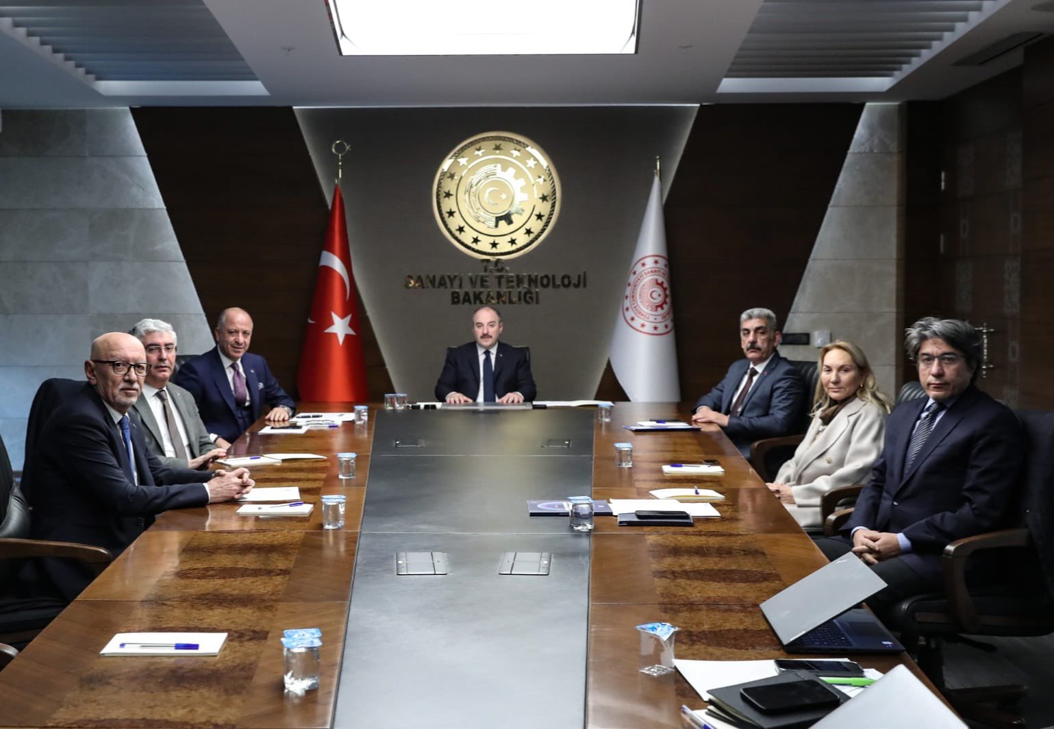 ASO Başkanı Seyit ARDIÇ , Başkan Yardımcısı Mete ÇAĞLAYAN ile birlikte Sanayi ve Teknoloji Bakanı Mustafa VARANK’ı ziyaret etti.