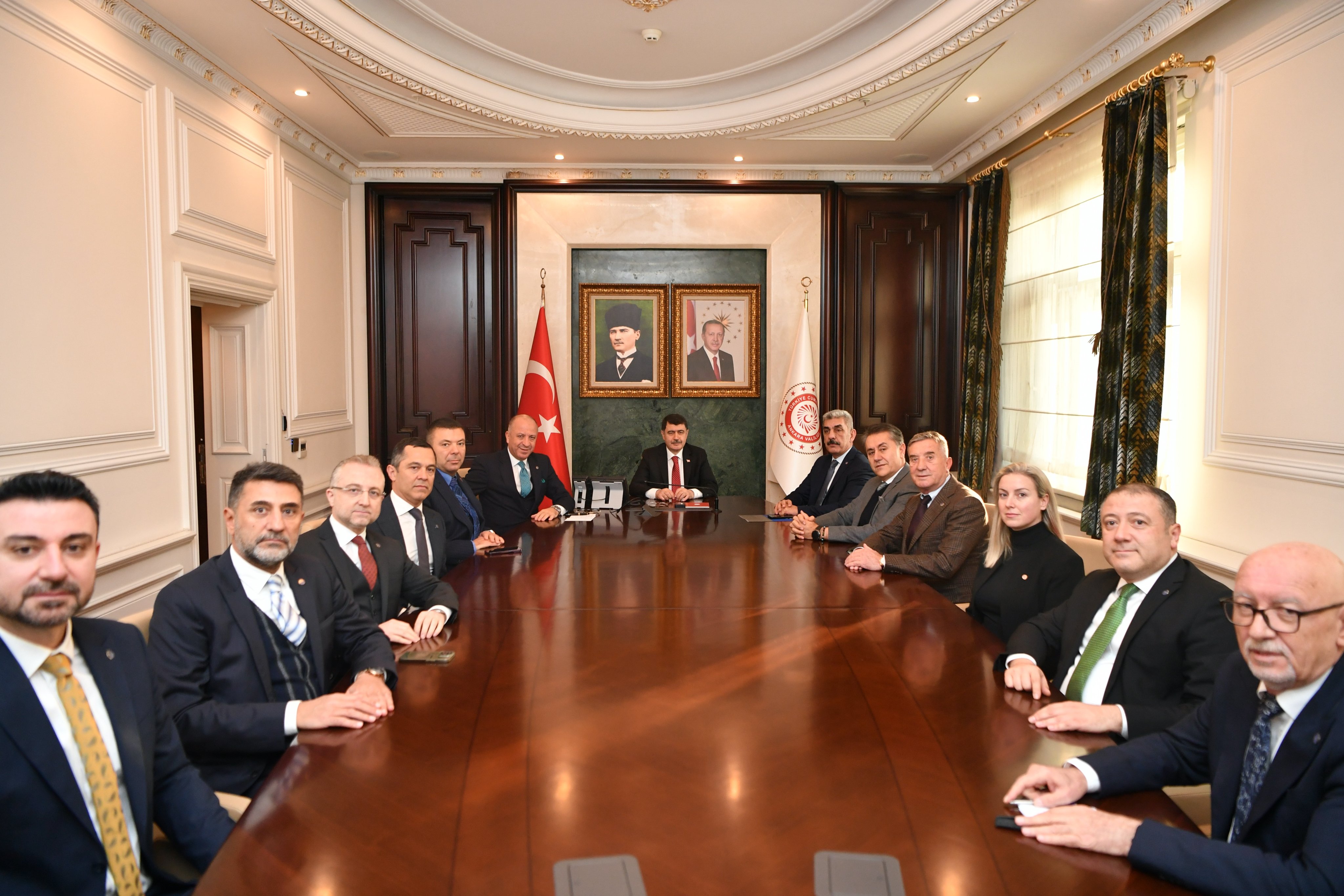 ASO Başkanı Seyit ARDIÇ ve Yönetim Kurulu Üyeleri, Ankara Valisi Vasip ŞAHİN’e nezaket ziyaretinde bulundu.